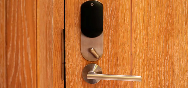 Automatic Locking Door Knob Farmersville